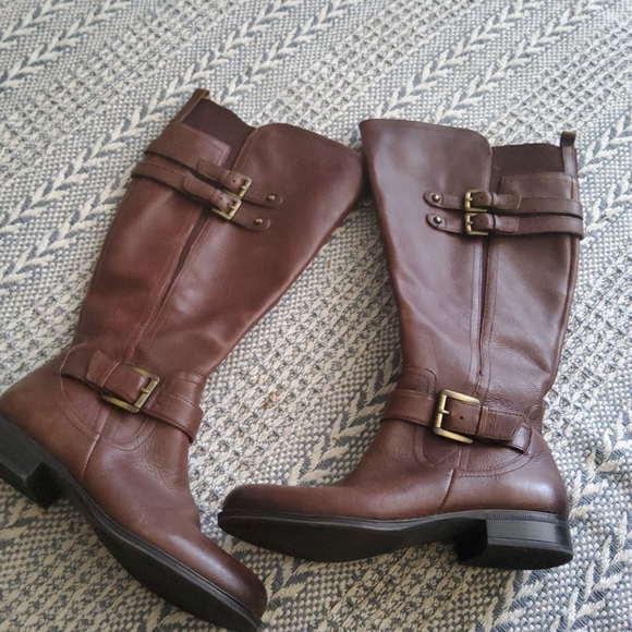 Boots - Picture 2 of 2